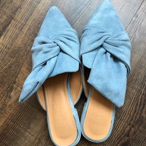 light blue pointed tow flats